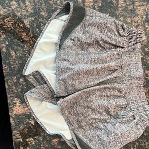 Gray Lululemon hottie, hot 2.5 in length size 2.